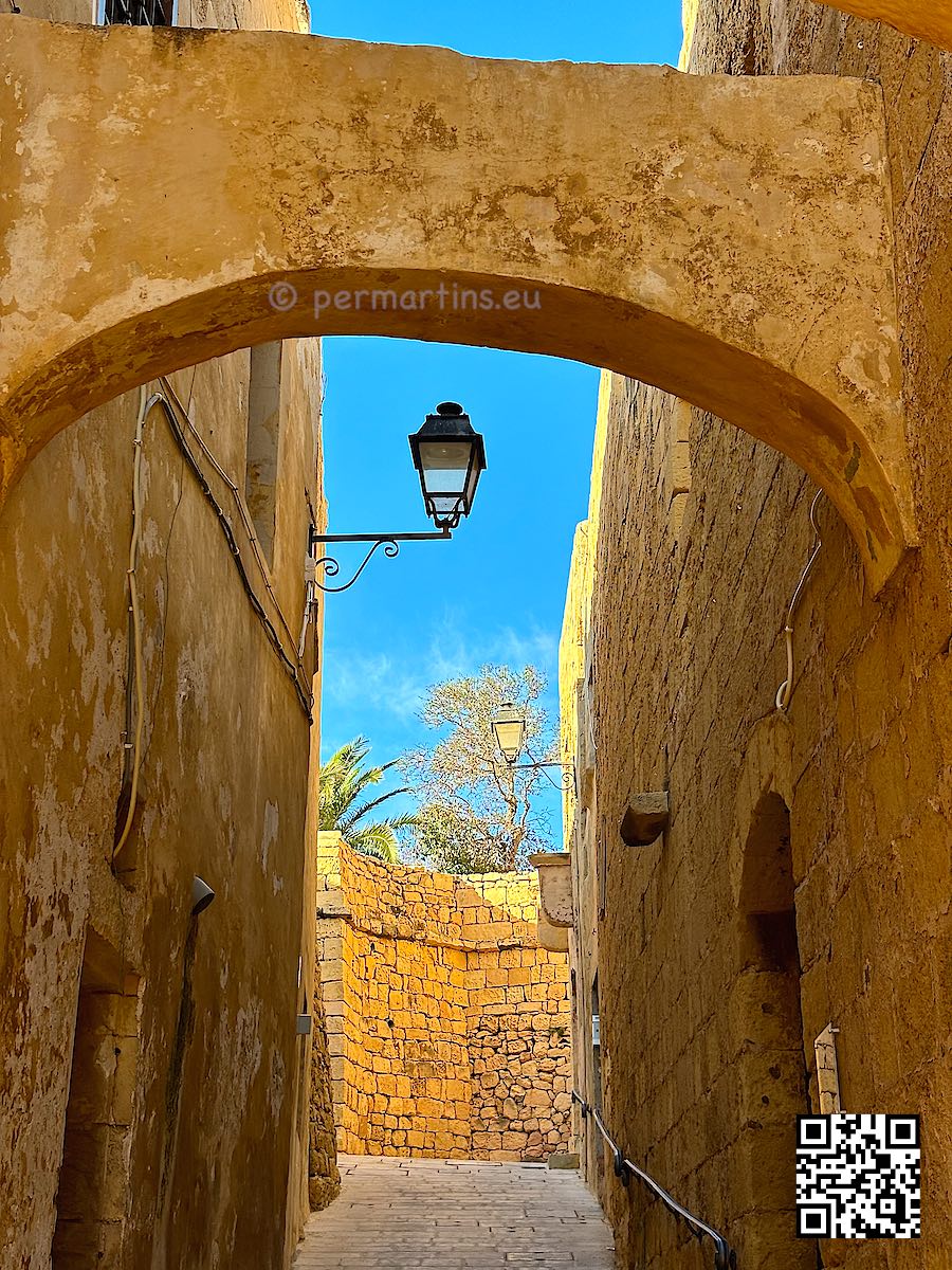 Malta Gozo Victoria Cittadella arch sandstone