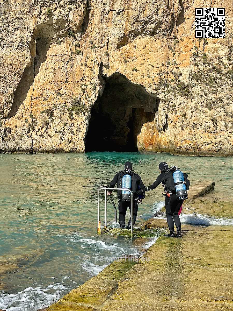 Malta Gozo Qawra two divers going into the sea