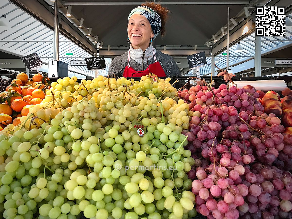 Portugal Porto Mercado do Bolhão market grapes